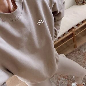 ALO Yoga Tan Sweatshirt